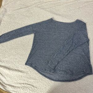 So. Women’s blue sweater